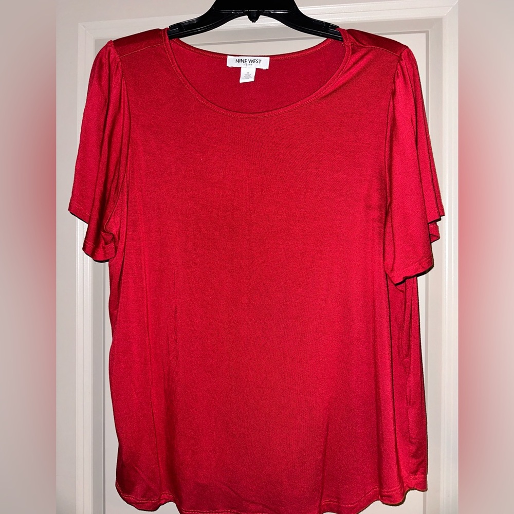 Red loose shirt